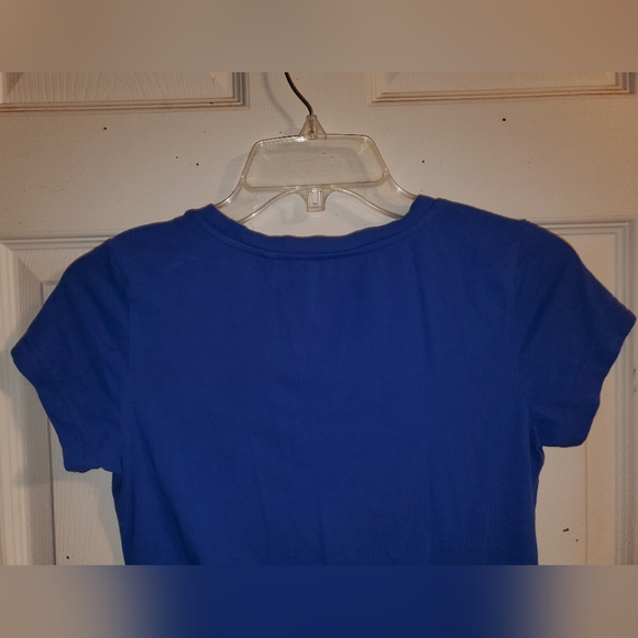 Short sleeve, scoop neck top with multi-bedazzled "GUESS" logo on front medium - Picture 9 of 11